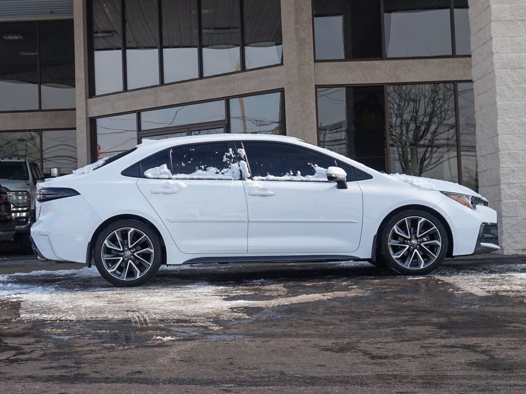 2022 Toyota Corolla XSE Image 4 of 32