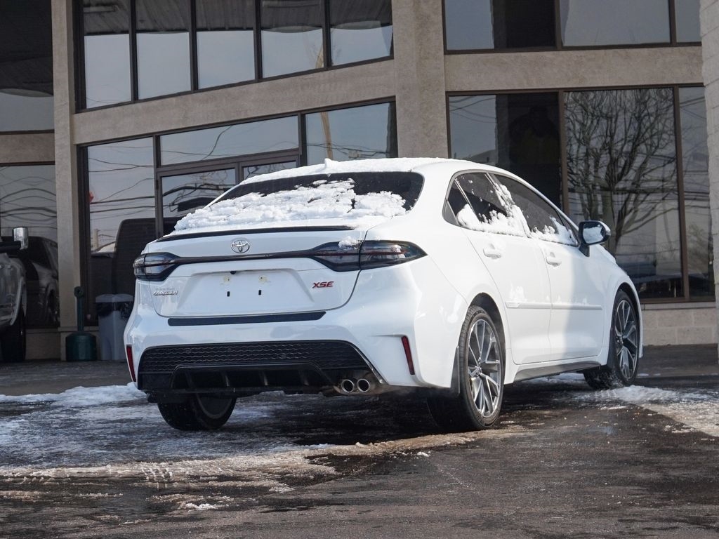 2022 Toyota Corolla XSE Image 5 of 32