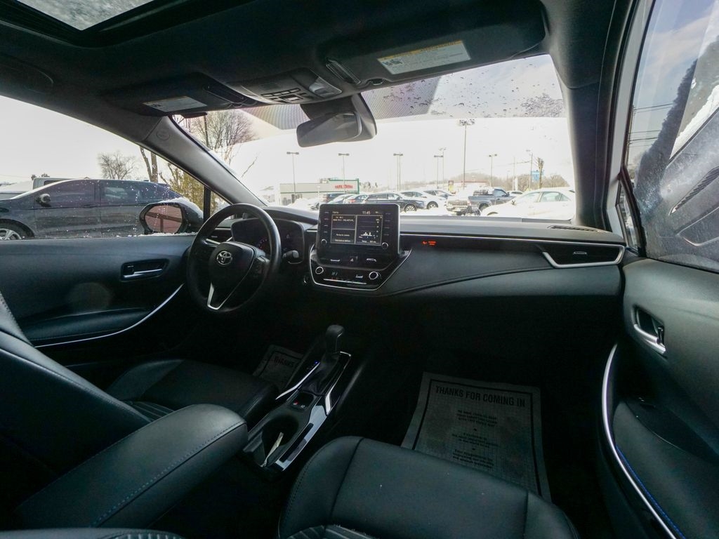 2022 Toyota Corolla XSE Image 16 of 32