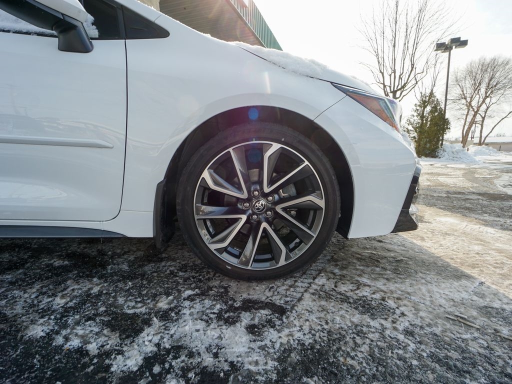 2022 Toyota Corolla XSE Image 8 of 32