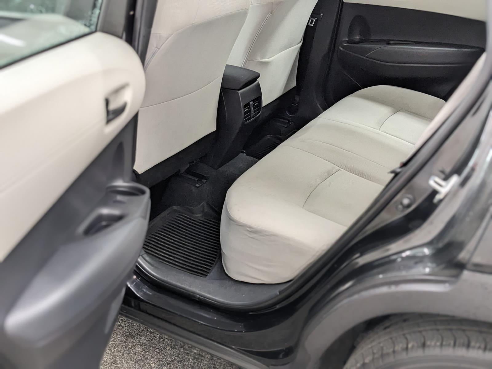 Vehicle image 19 of 28