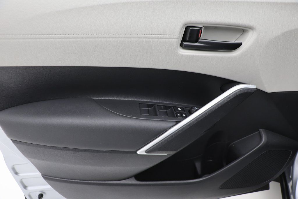 Vehicle image 13 of 20