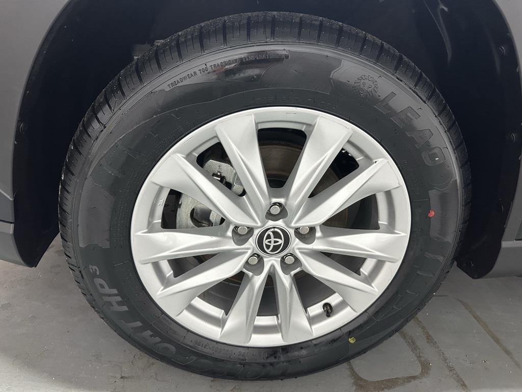 Vehicle image 35 of 38