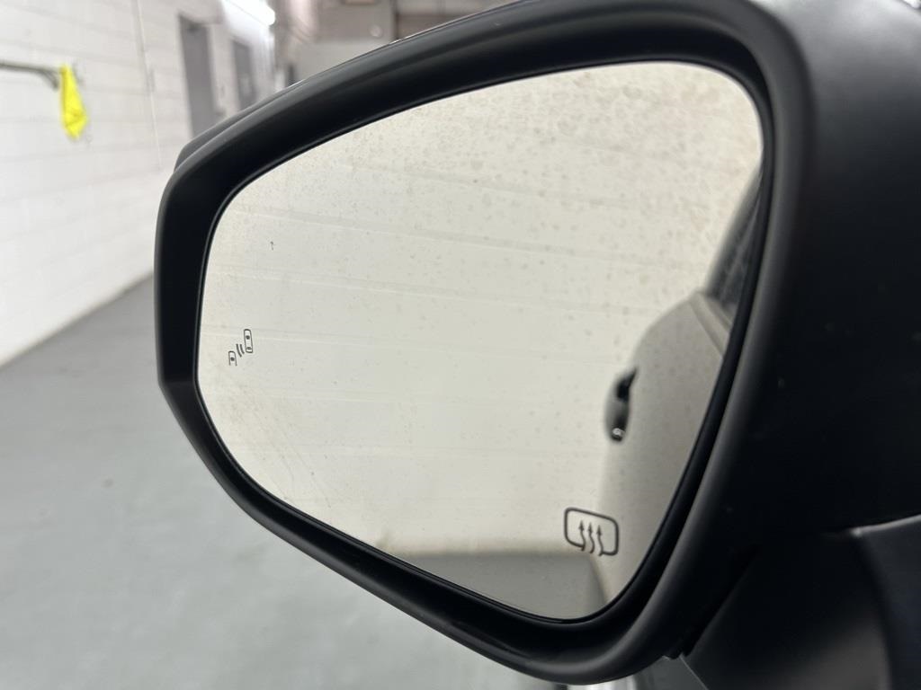 Vehicle image 5 of 38