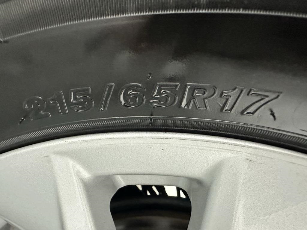 Vehicle image 34 of 38