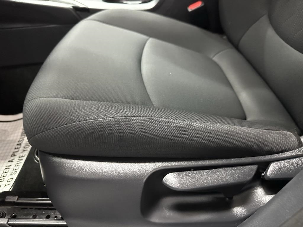 Vehicle image 8 of 38