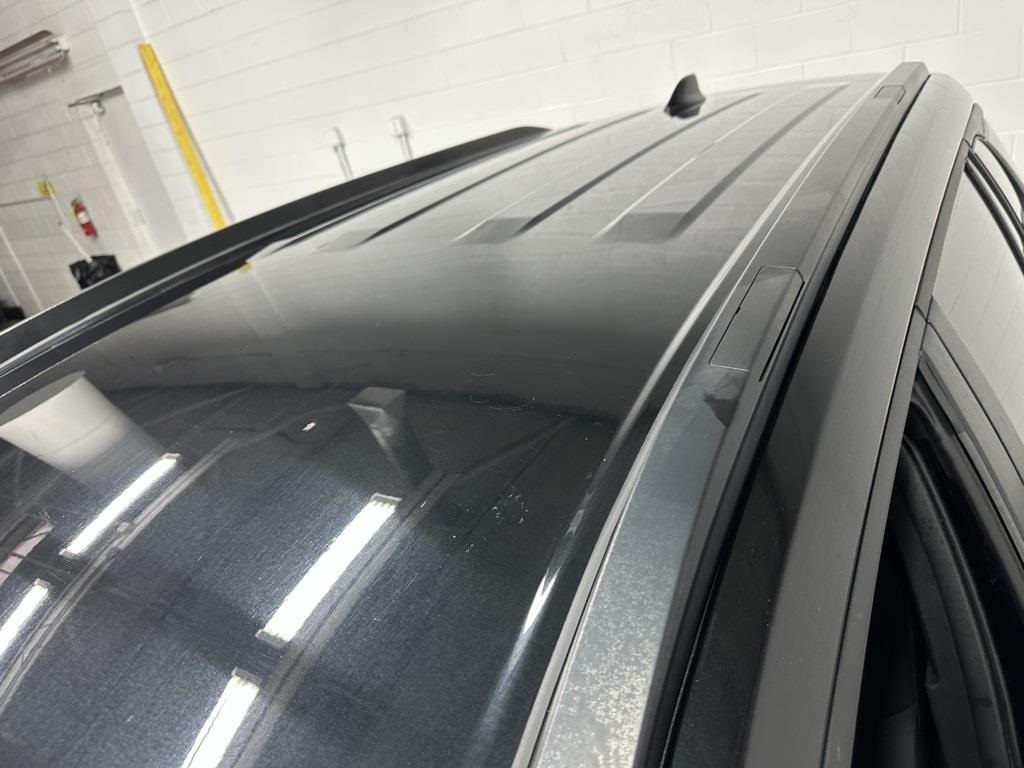 Vehicle image 33 of 38