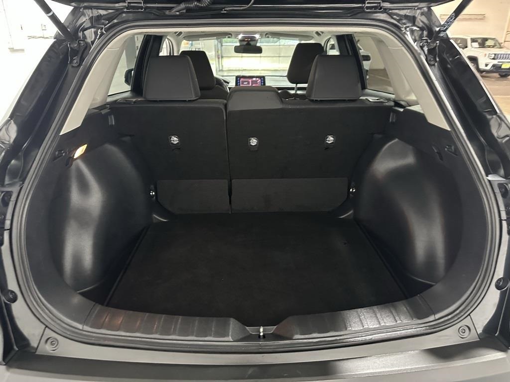 Vehicle image 28 of 38