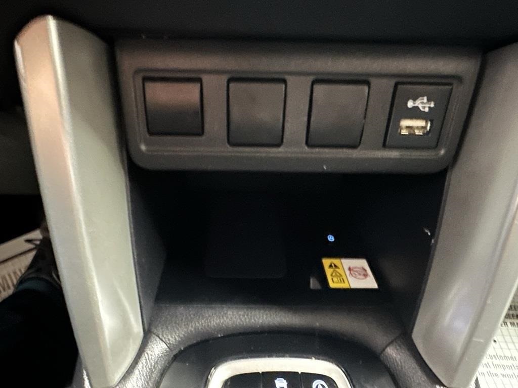 Vehicle image 19 of 38