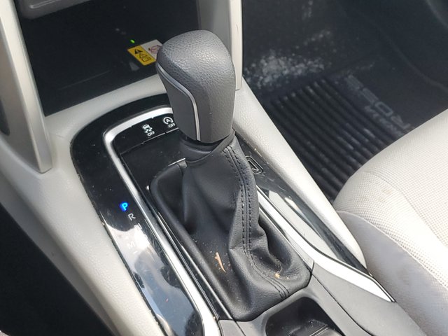 Vehicle image 32 of 41
