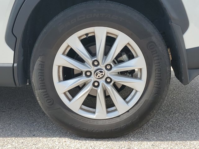 Vehicle image 11 of 41