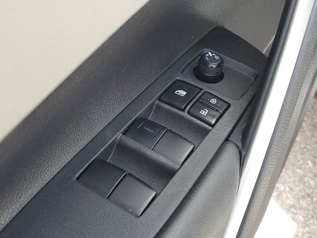 Vehicle image 25 of 41