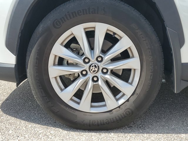 Vehicle image 10 of 41
