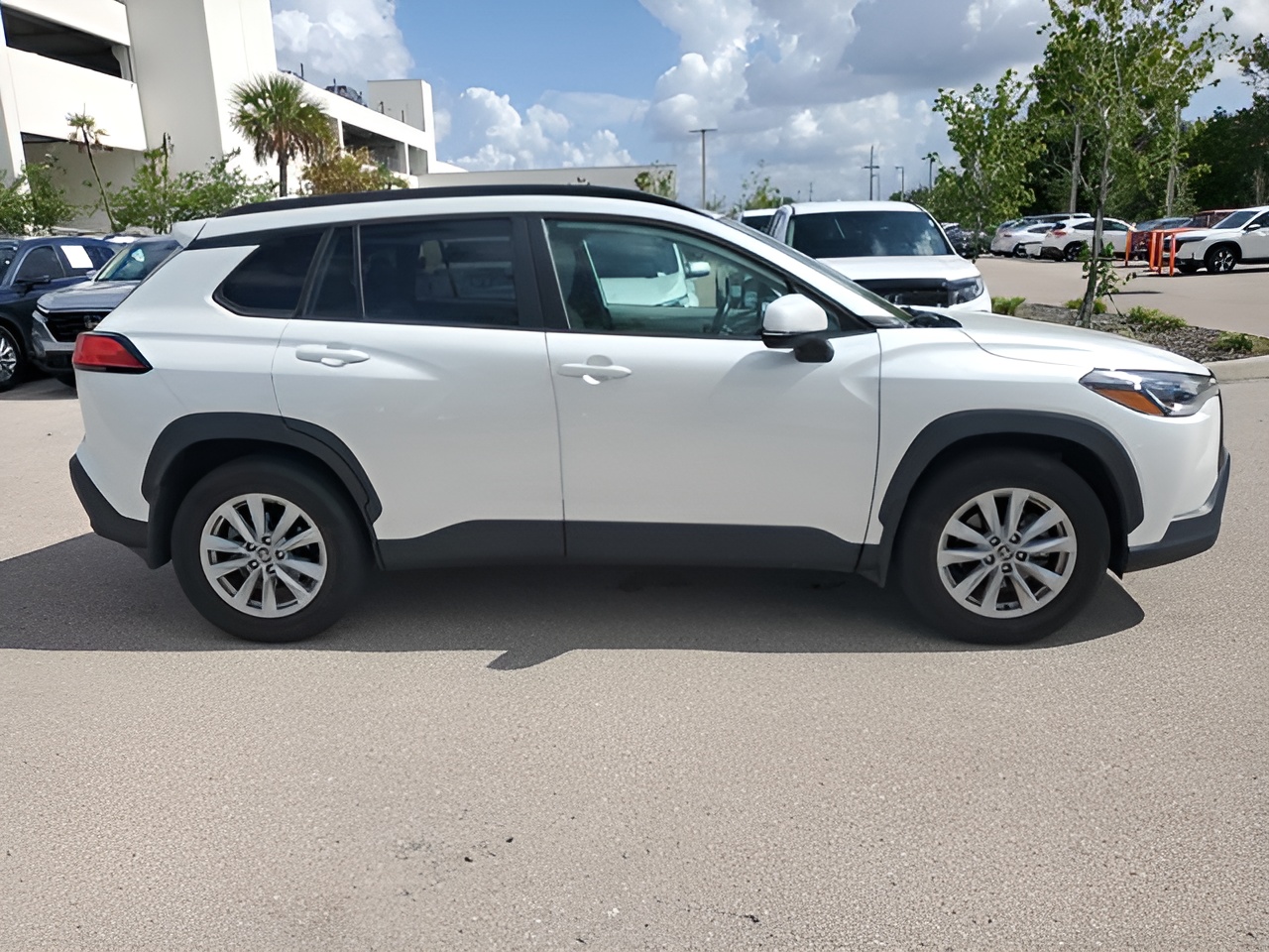 Vehicle image 37 of 41