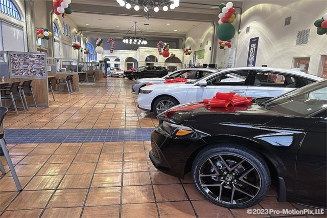 Vehicle image 43 of 49