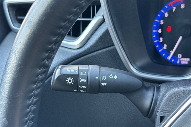 Vehicle image 33 of 49