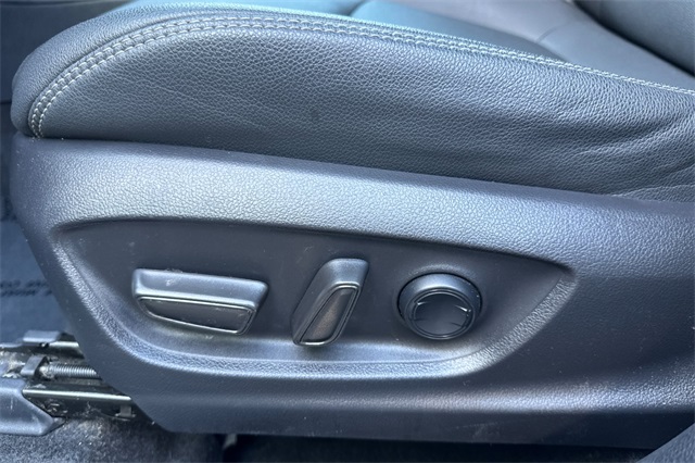 Vehicle image 14 of 49