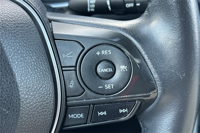 Vehicle image 32 of 49