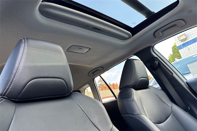 Vehicle image 21 of 49