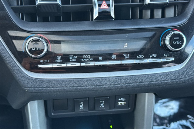 Vehicle image 27 of 49