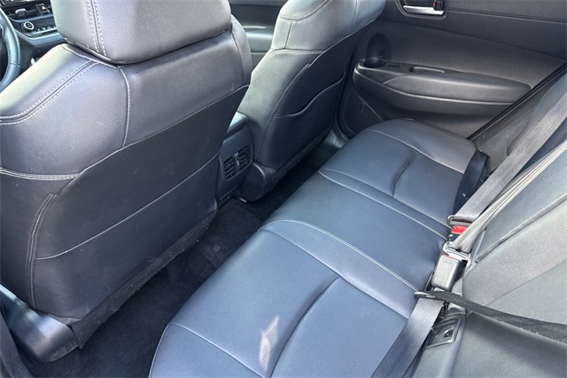 Vehicle image 15 of 49