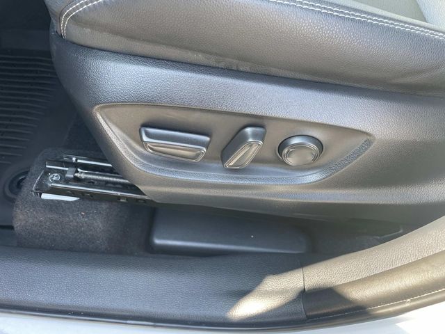 Vehicle image 21 of 34