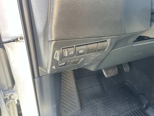 Vehicle image 23 of 34