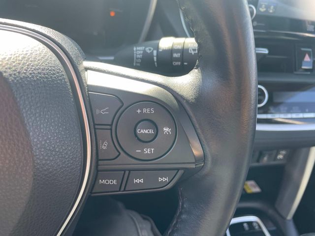 Vehicle image 32 of 34