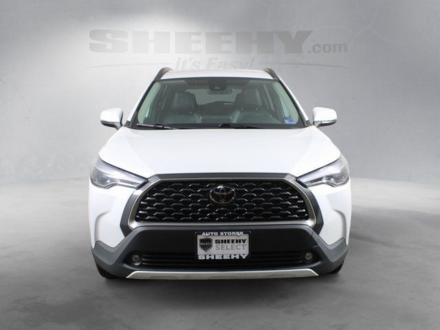 2022 Toyota Corolla Cross XLE Image 2 of 28