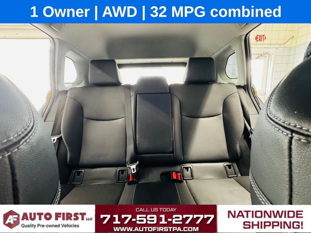 Vehicle image 14 of 25