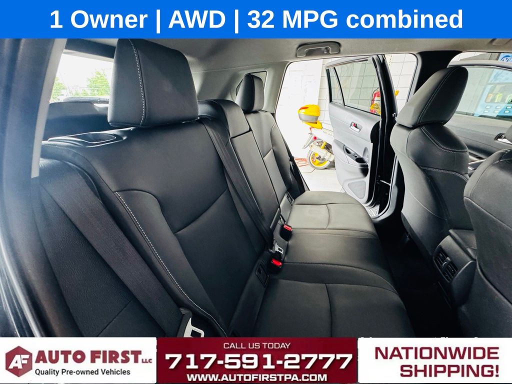 Vehicle image 21 of 25