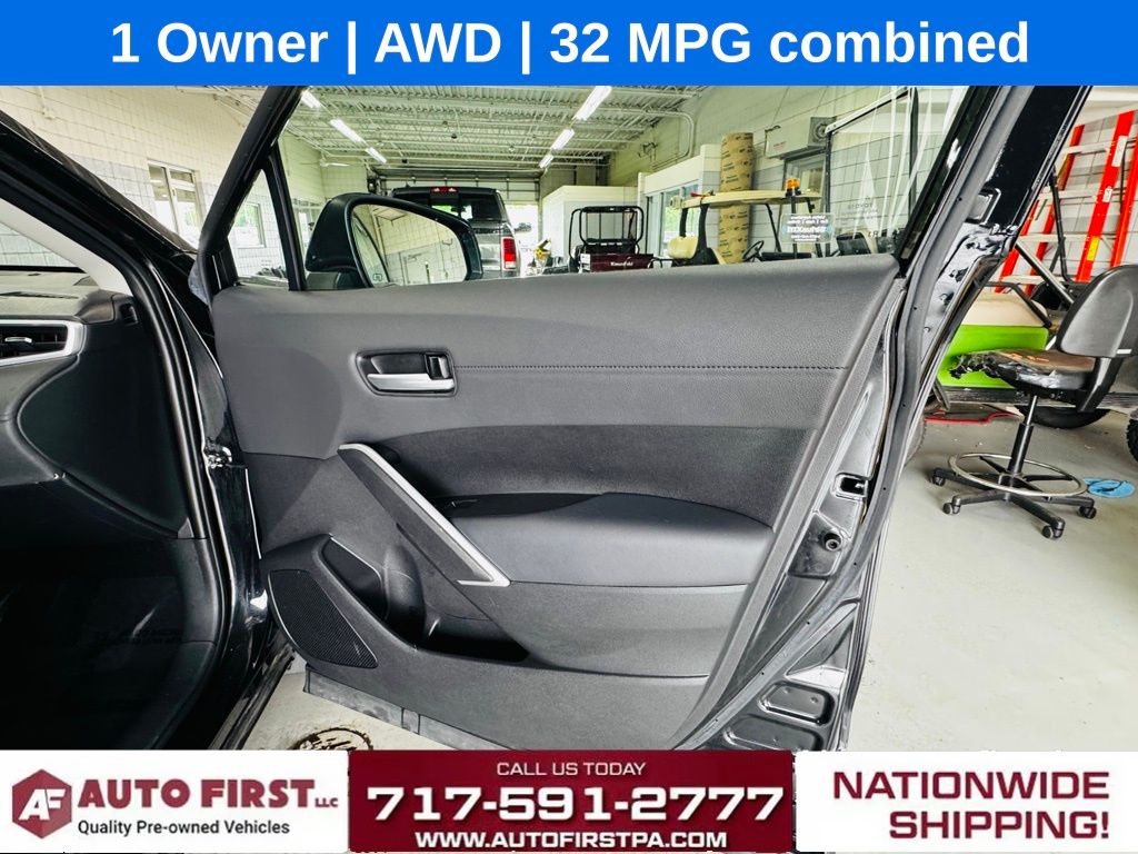 Vehicle image 23 of 25