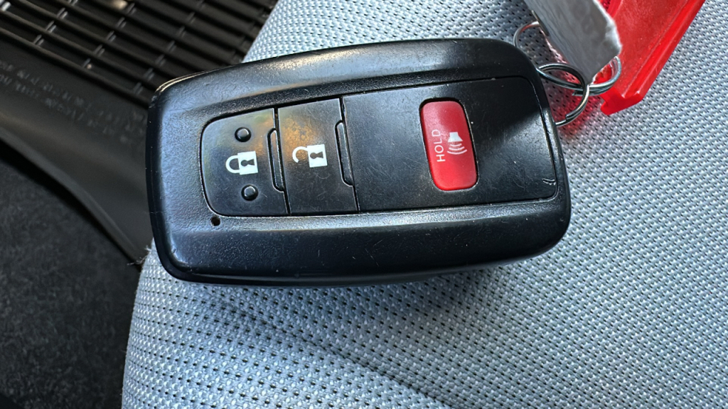 Vehicle image 25 of 30