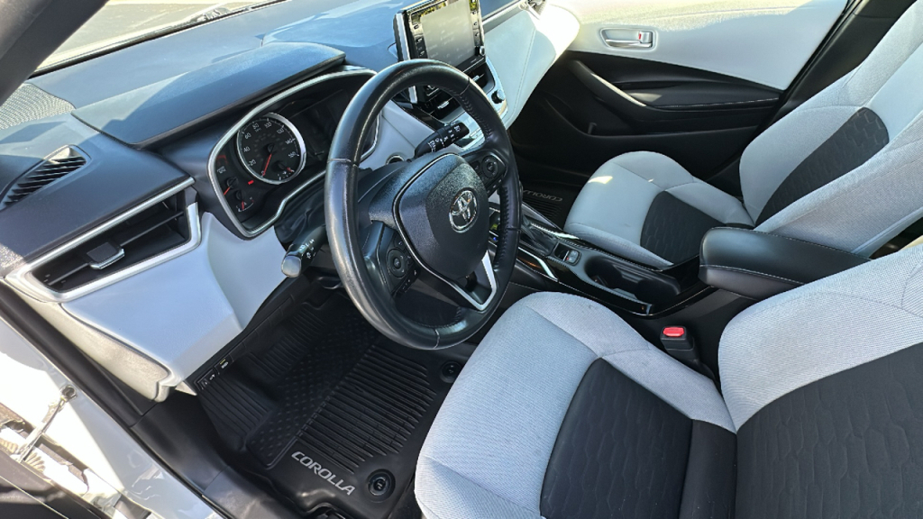 Vehicle image 27 of 30