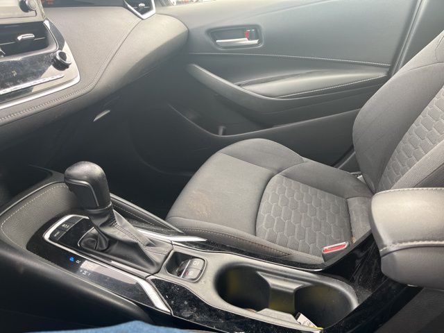Vehicle image 21 of 25