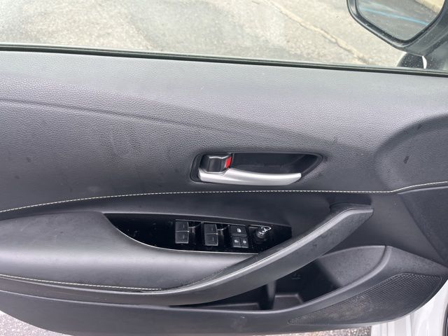 Vehicle image 16 of 25