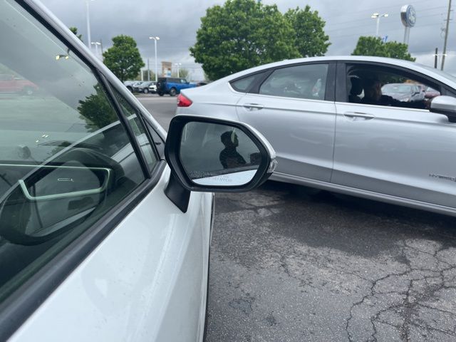 Vehicle image 11 of 25