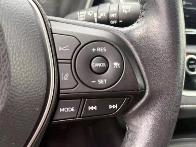 Vehicle image 23 of 26