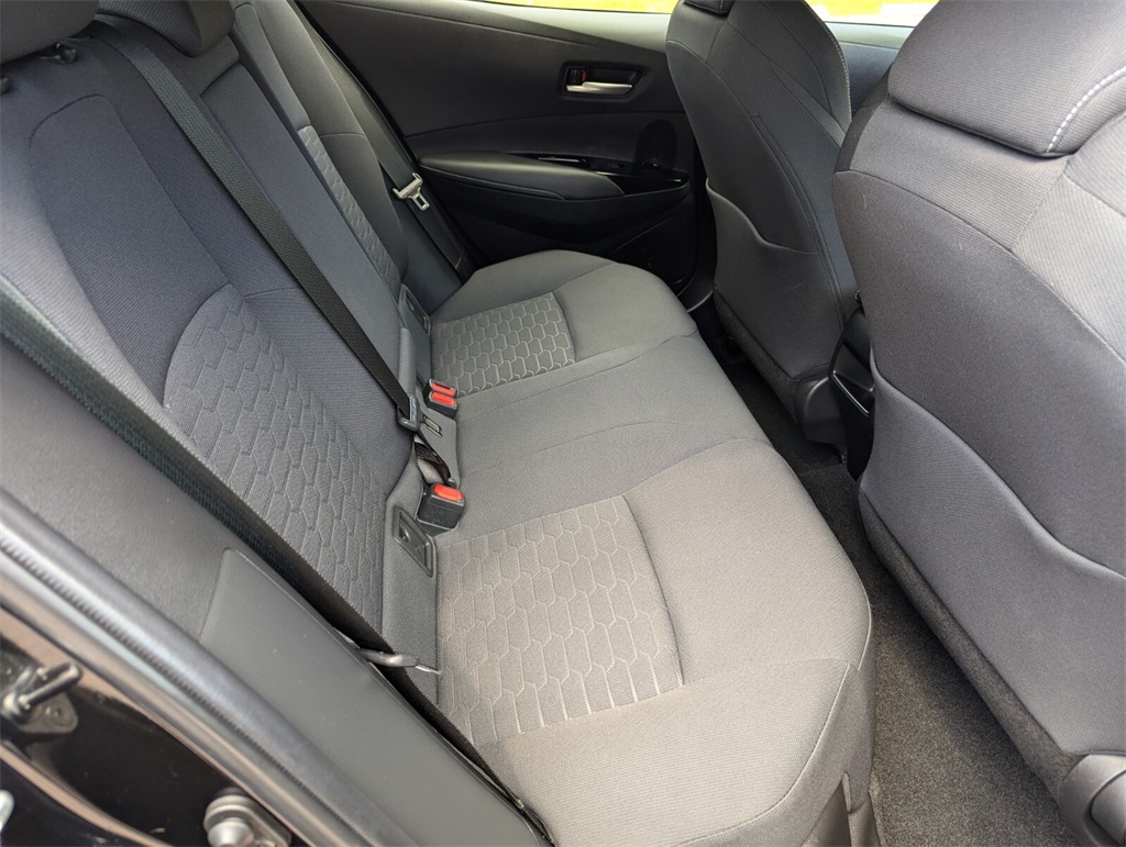 Vehicle image 17 of 34