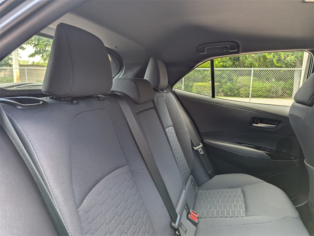Vehicle image 18 of 34