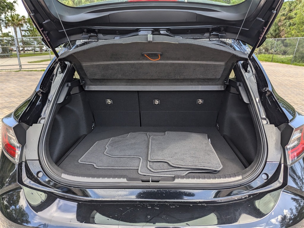 Vehicle image 19 of 34