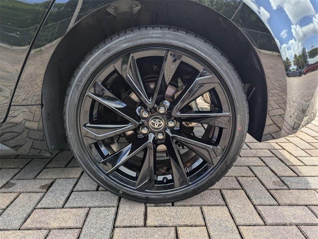Vehicle image 20 of 34
