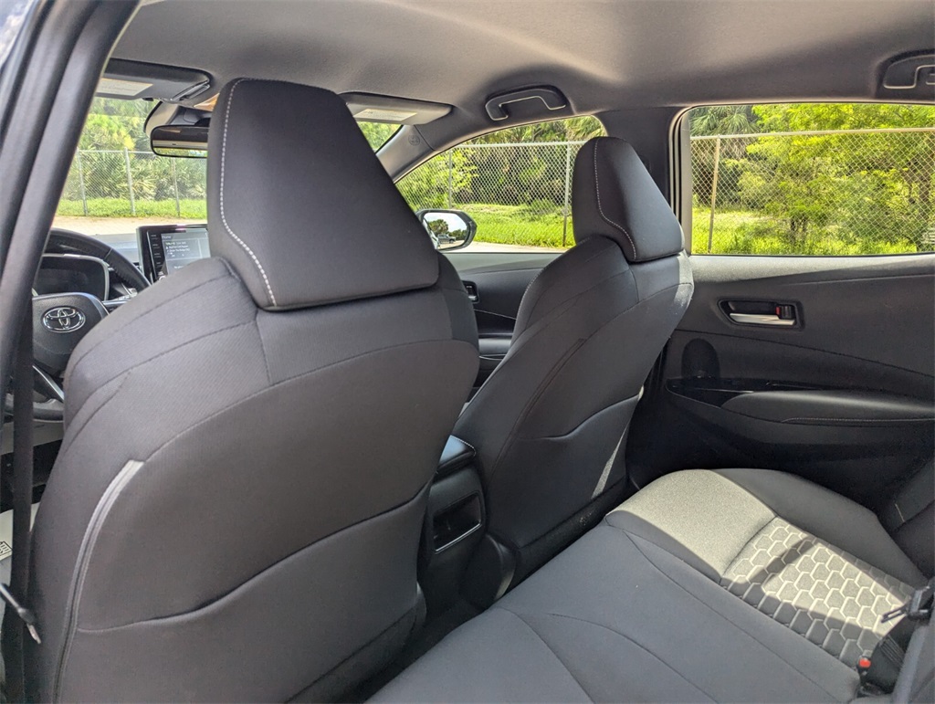 Vehicle image 23 of 34