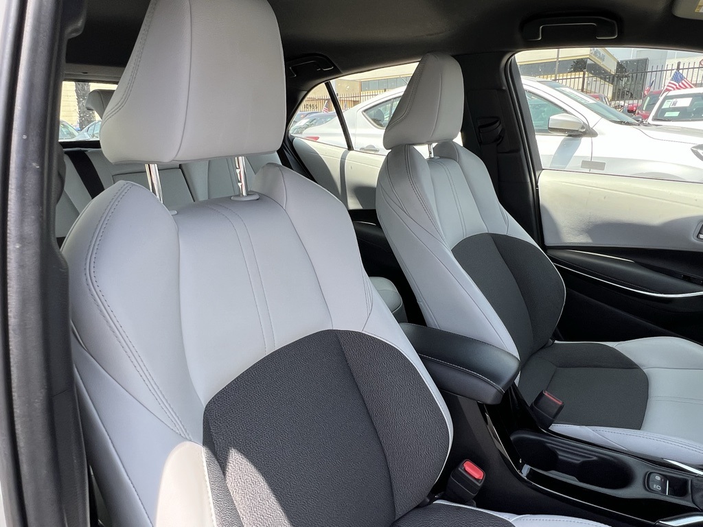 Vehicle image 13 of 28