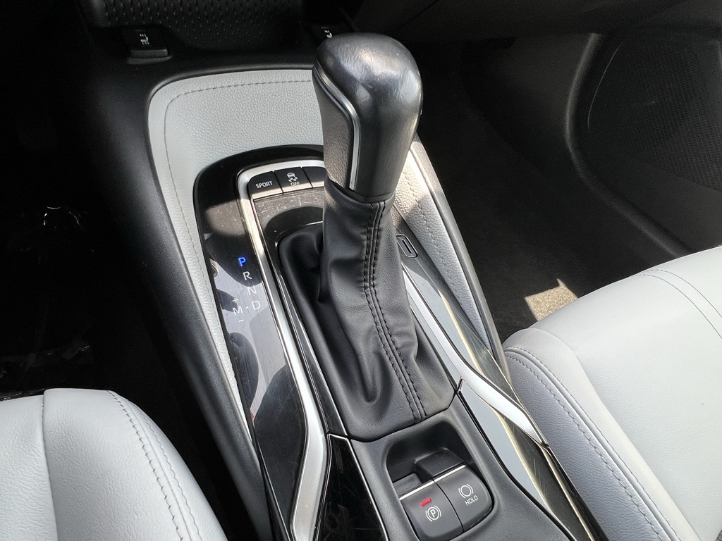 Vehicle image 25 of 28