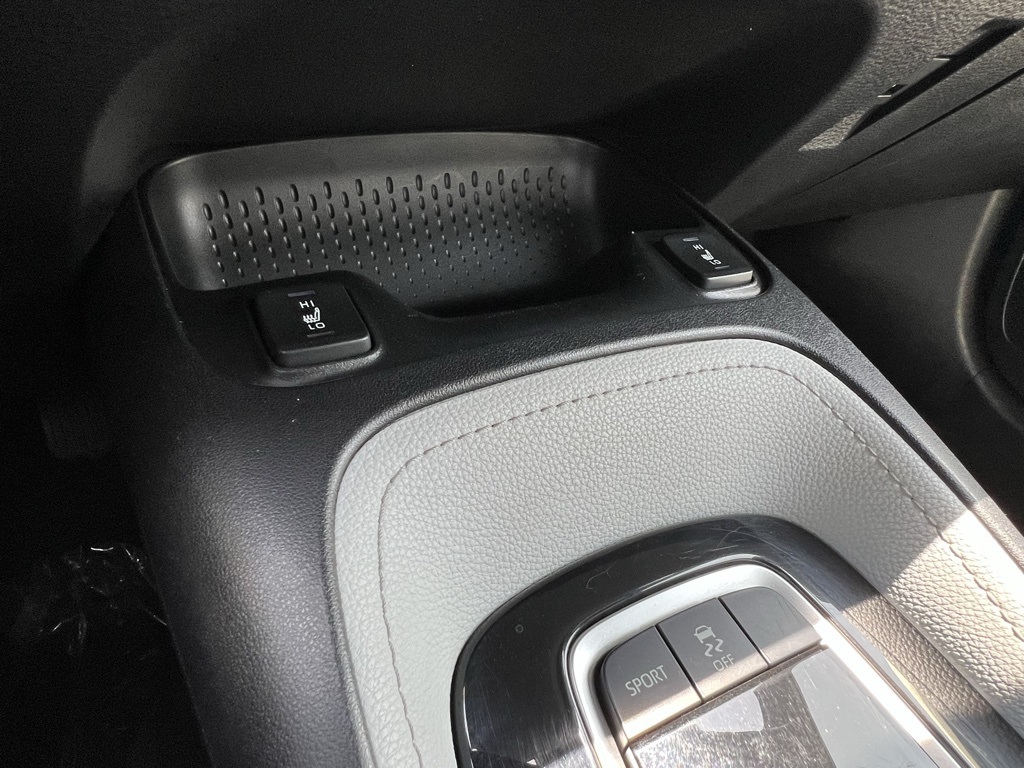 Vehicle image 26 of 28