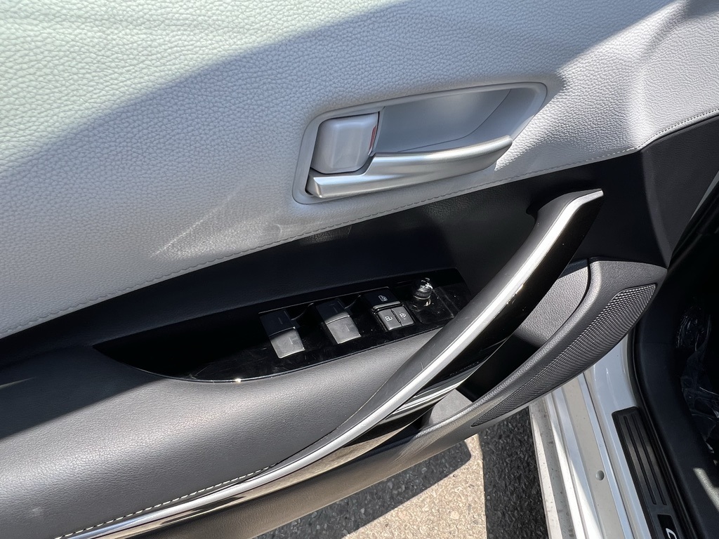 Vehicle image 18 of 28