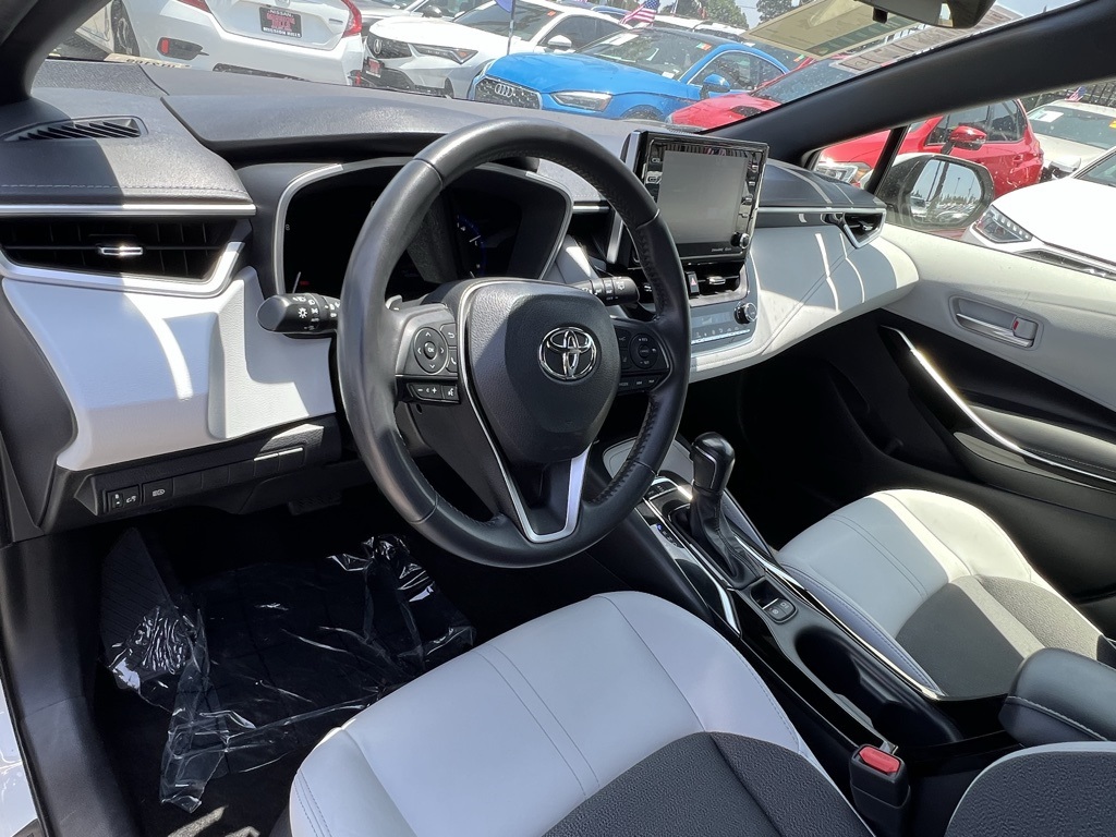 Vehicle image 17 of 28