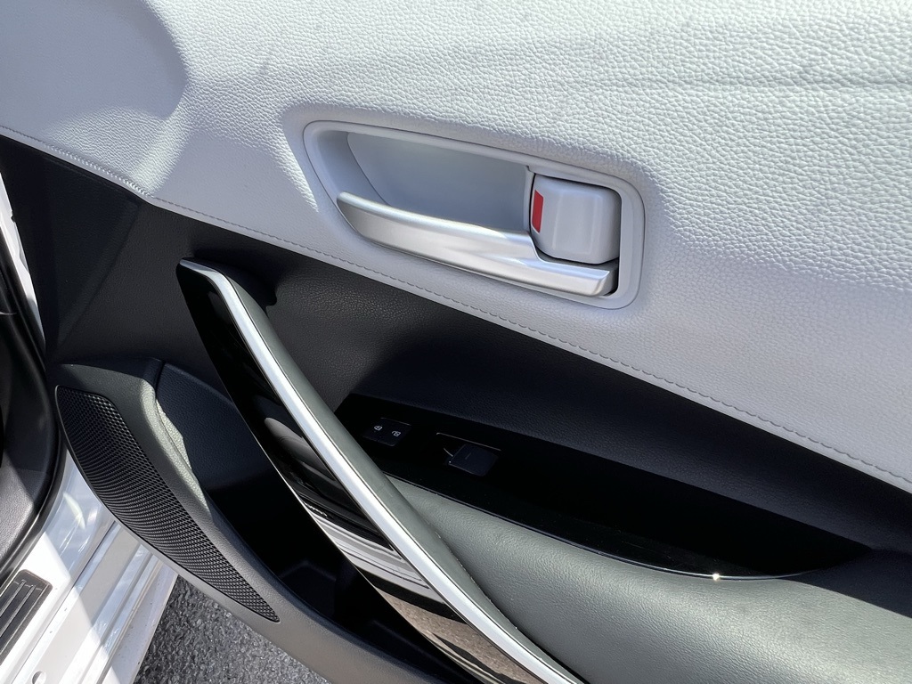 Vehicle image 12 of 28