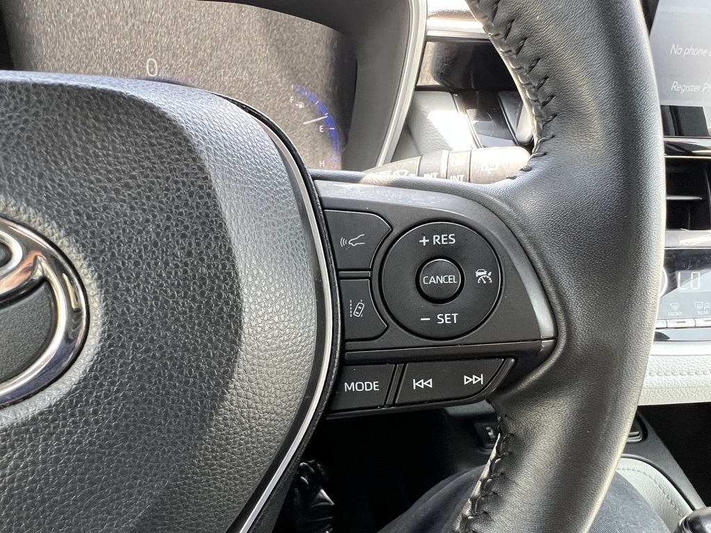 Vehicle image 21 of 28